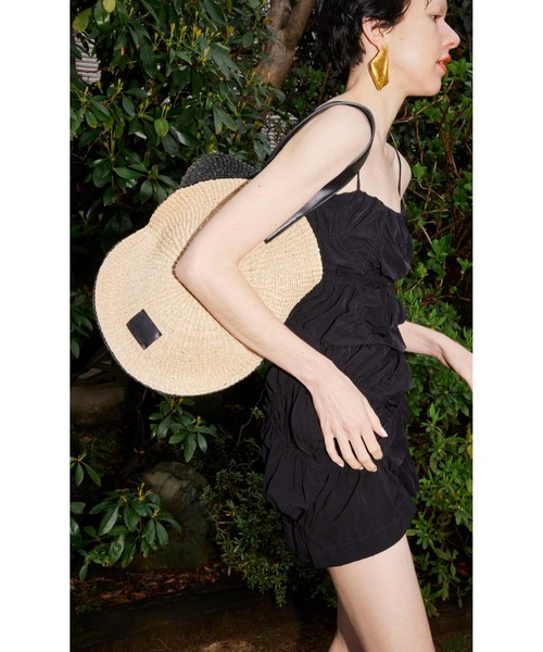 OMMO（オーエムエムオー）の「IRREGULAR SHIRRING CAMISOLE（キャミソール・レディース・ブラック/カーキ・SMALL/MEDIUM）」の10枚目の写真
