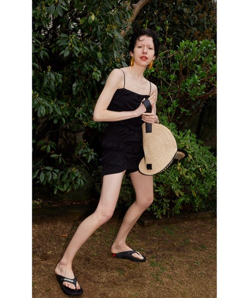 OMMO（オーエムエムオー）の「IRREGULAR SHIRRING CAMISOLE（キャミソール・レディース・ブラック/カーキ・SMALL/MEDIUM）」の13枚目の写真