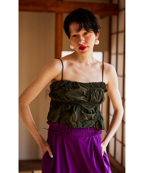 OMMO（オーエムエムオー）の「IRREGULAR SHIRRING CAMISOLE（キャミソール・レディース・ブラック/カーキ・SMALL/MEDIUM）」の15枚目の写真