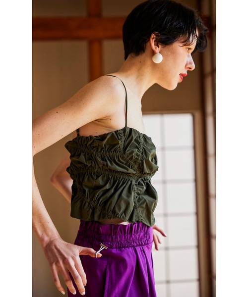 OMMO（オーエムエムオー）の「IRREGULAR SHIRRING CAMISOLE（キャミソール・レディース・ブラック/カーキ・SMALL/MEDIUM）」の16枚目の写真