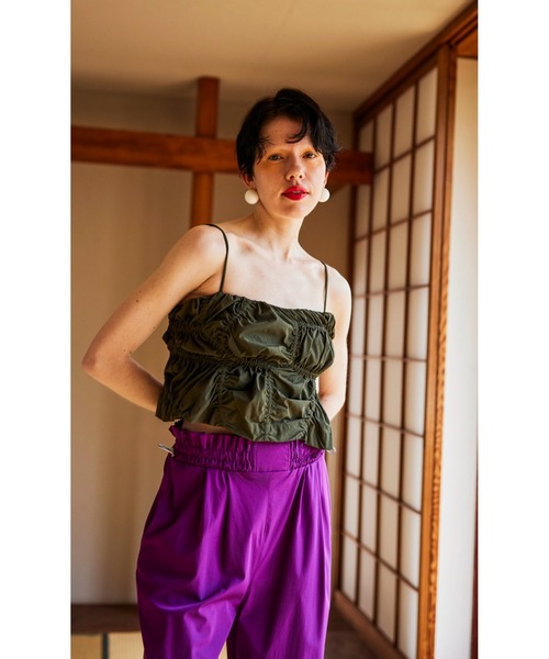 OMMO（オーエムエムオー）の「IRREGULAR SHIRRING CAMISOLE（キャミソール・レディース・ブラック/カーキ・SMALL/MEDIUM）」の17枚目の写真