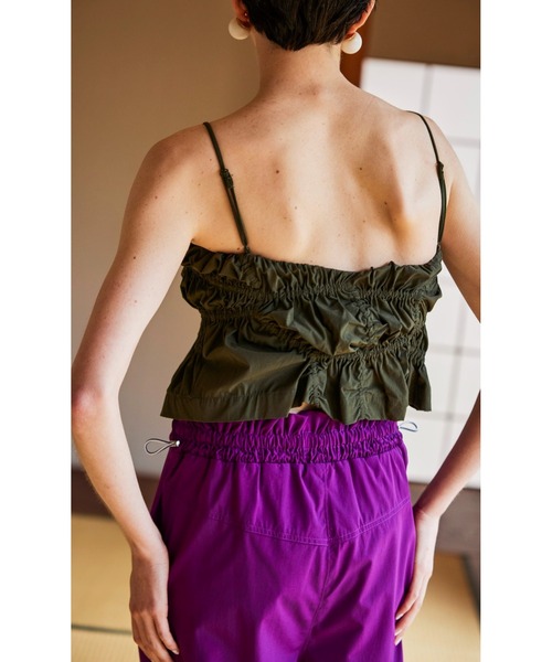 OMMO（オーエムエムオー）の「IRREGULAR SHIRRING CAMISOLE（キャミソール・レディース・ブラック/カーキ・SMALL/MEDIUM）」の18枚目の写真