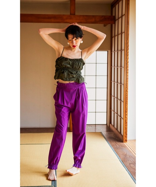 OMMO（オーエムエムオー）の「IRREGULAR SHIRRING CAMISOLE（キャミソール・レディース・ブラック/カーキ・SMALL/MEDIUM）」の20枚目の写真