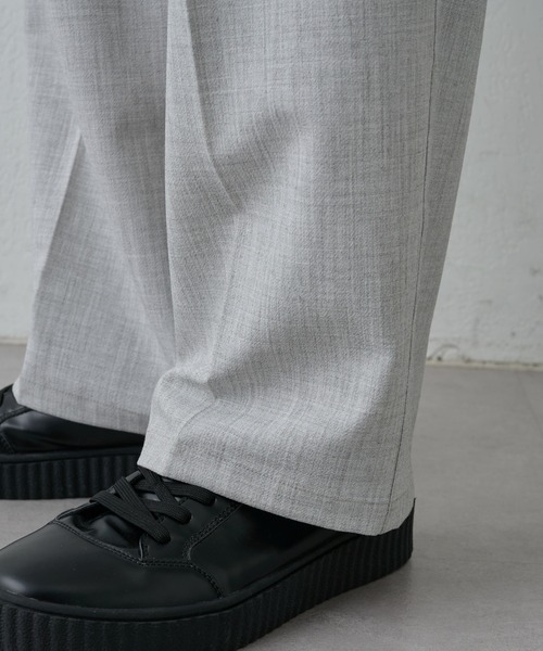 COLONY 2139(コロニートゥーワンスリーナイン)の「パウダートロストレートパンツ(スラックス・メンズ・アイボリー/ブラック・MEDIUM/LARGE)」の16枚目の写真