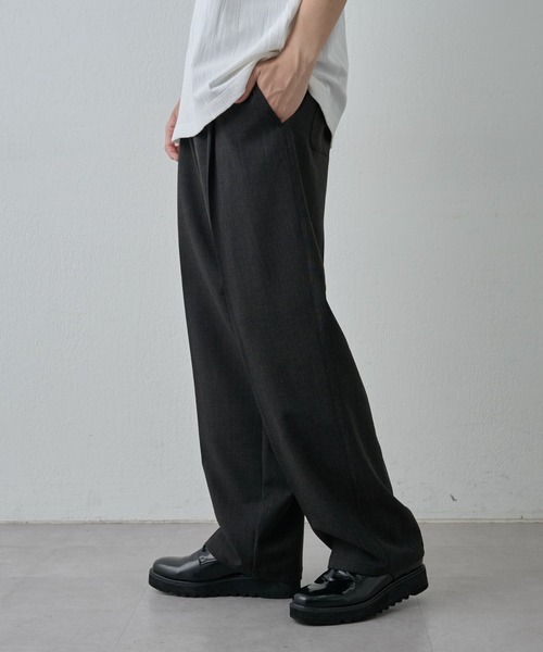 COLONY 2139(コロニートゥーワンスリーナイン)の「パウダートロストレートパンツ(スラックス・メンズ・アイボリー/ブラック・MEDIUM/LARGE)」の17枚目の写真