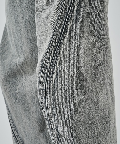 NVRFRGT(ネヴァーフォーゲット)の「【NVRFRGT】別注 3D TWISTED WIDE LEG JEANS - BLEACHED(デニムパンツ・メンズ・グレー・1/2)」の9枚目の写真