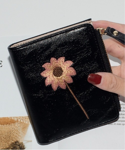 Burner(バーナー)の「【OKUOKU 0909】二つ折り ミニ財布 花柄刺繍 oku-wallet-642250183722-12(財布・レディース・レッド/ピンク/ダークグリーン/ブラック・FREE)」の2枚目の写真