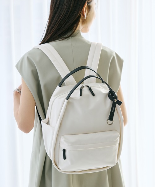 Breath TOPKAPI(ブレストプカピ)の「【Breath TOPKAPI】【撥水】ツヤ ナイロン レザーハンドル ミニ リュック(バックパック/リュック・レディース・クリーム/ブラック/ライトグレー・FREE)」の4枚目の写真