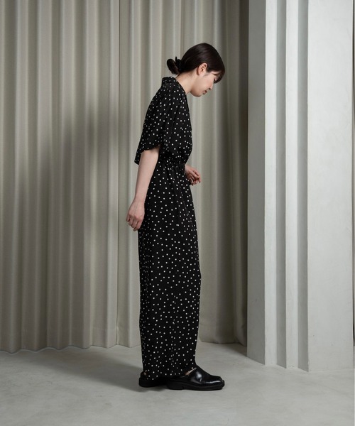 lawgy（ラウジー）の「waist ribbon rafu all in one / ウエストリボンラフオールインワン（つなぎ/オールインワン・レディース・ドット/ブラック・FREE）」の4枚目の写真