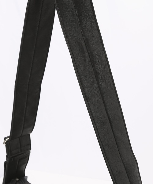 Legato Largo(レガートラルゴ)の「Legato Largo ハンモックフェイクレザーA4ワンショルダーバッグ(ショルダーバッグ・レディース・ブラック/アイボリー・FREE)」の11枚目の写真
