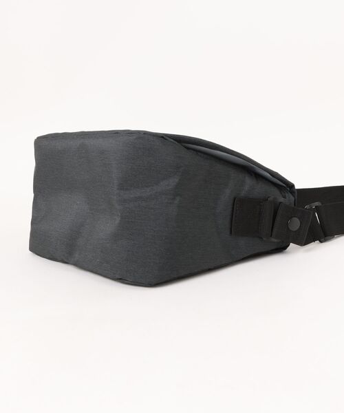 NIKE（ナイキ）の「《NIKEアパレル》ﾌﾗｯｸﾞﾅｲｷ NAN NK FUTURA MESSENG（ショルダーバッグ・メンズ・ブラック・フリー）」の3枚目の写真