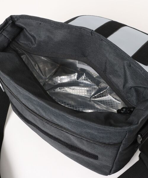 NIKE（ナイキ）の「《NIKEアパレル》ﾌﾗｯｸﾞﾅｲｷ NAN NK FUTURA MESSENG（ショルダーバッグ・メンズ・ブラック・フリー）」の4枚目の写真
