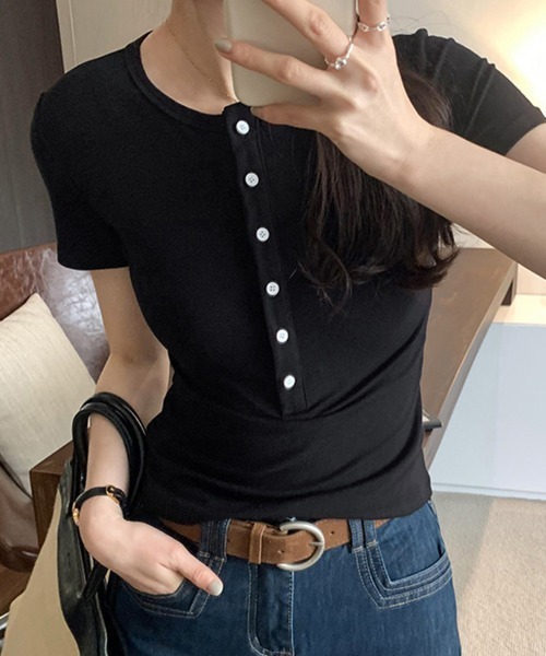 ReRe(リリ)の「ハーフボタンヘンリーネックトップス(Tシャツ/カットソー・レディース・ブラック/ネイビー/ホワイト/グレー・MEDIUM)」の2枚目の写真