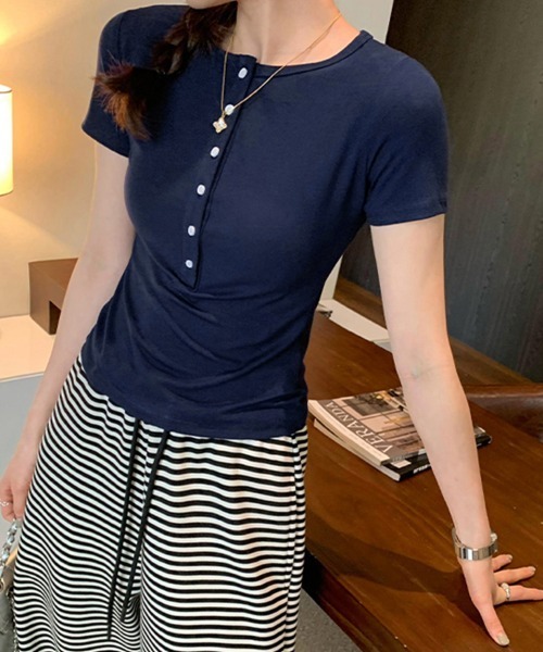 ReRe(リリ)の「ハーフボタンヘンリーネックトップス(Tシャツ/カットソー・レディース・ブラック/ネイビー/ホワイト/グレー・MEDIUM)」の16枚目の写真