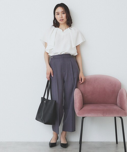 index（インデックス）の「《7色展開/S-LLサイズ》フリルタックスリーブキーネックブラウス【吸水速乾/洗濯機可/イージーアイロン/抗ピル】（シャツ/ブラウス・レディース・チャコール/ナチュラル/パープル系1/ダークブラウン/ネイビー/ピンク系1/ホワイト系9・40/36/42/38）」の10枚目の写真