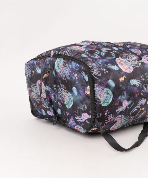 ScoLar（スカラー）の「652435：バナナ・蝶・くらげ 3柄展開パッカブルナップサック（バックパック/リュック・レディース・アイボリー/ブラック/ブルー・FREE）」の4枚目の写真