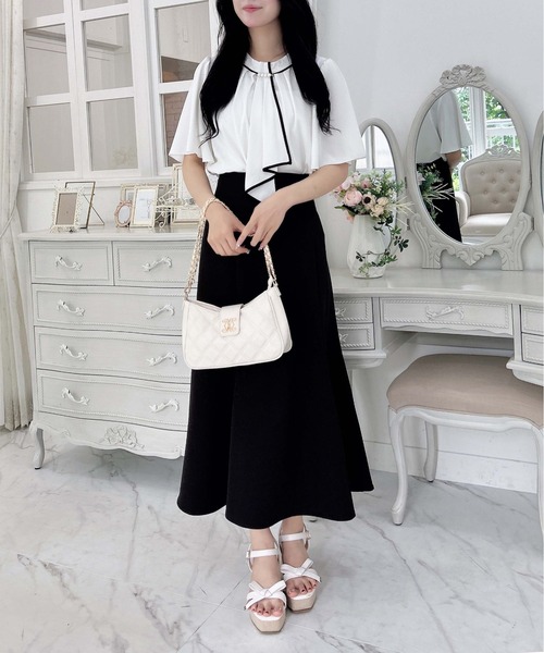 INGNI（イング）の「パールピン付トロミフレアスリーブブラウス（シャツ/ブラウス・レディース・ネイビー系/ホワイト×ブラック/サックスブルー系/グレー系6・M）」の15枚目の写真