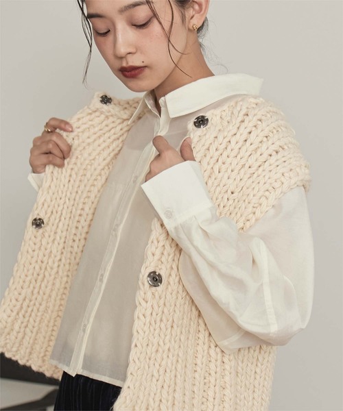 miette（ミエット）の「ローゲージハンドニットベスト（ニット/セーター・レディース・ライトブルー/アイボリー/ブラウン/チャコール・FREE）」の9枚目の写真