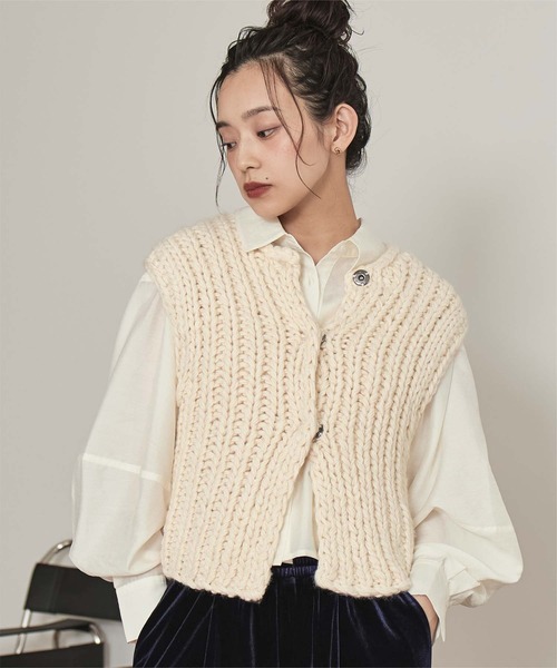miette（ミエット）の「ローゲージハンドニットベスト（ニット/セーター・レディース・ライトブルー/アイボリー/ブラウン/チャコール・FREE）」の11枚目の写真