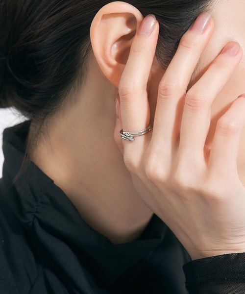 Jewel closet by L&Co.(ジュエルクローゼットバイエルアンドコー)の「プラチナ ヘビ/スネーク リング(リング・レディース・シルバー系2/シルバー系3/シルバー系1・15号/13号)」の6枚目の写真