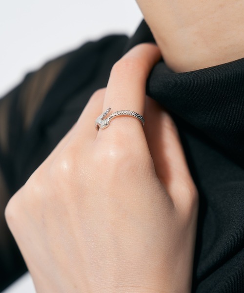 Jewel closet by L&Co.(ジュエルクローゼットバイエルアンドコー)の「プラチナ ヘビ/スネーク リング(リング・レディース・シルバー系2/シルバー系3/シルバー系1・15号/13号)」の10枚目の写真