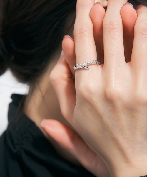 Jewel closet by L&Co.(ジュエルクローゼットバイエルアンドコー)の「プラチナ ヘビ/スネーク リング(リング・レディース・シルバー系2/シルバー系3/シルバー系1・15号/13号)」の14枚目の写真