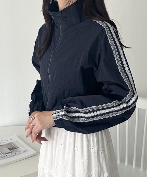 wears(ウェアーズ)の「レースラインナイロントラックブルゾン(ジャージ・レディース・ブラック/ネイビー/ホワイト・FREE)」の3枚目の写真