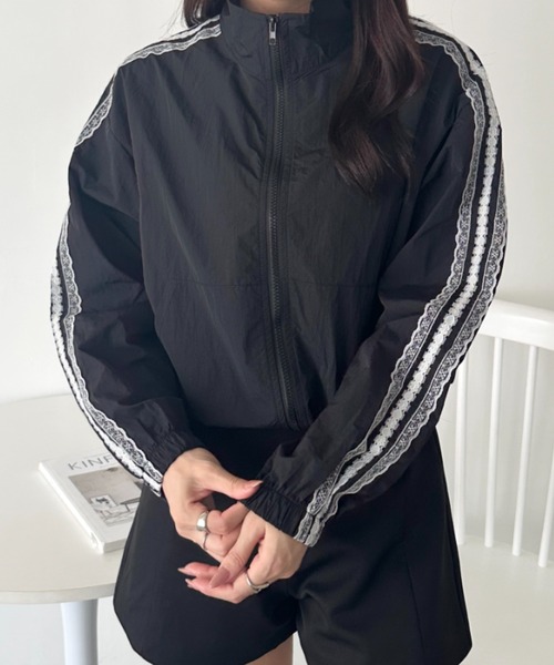 wears(ウェアーズ)の「レースラインナイロントラックブルゾン(ジャージ・レディース・ブラック/ネイビー/ホワイト・FREE)」の15枚目の写真