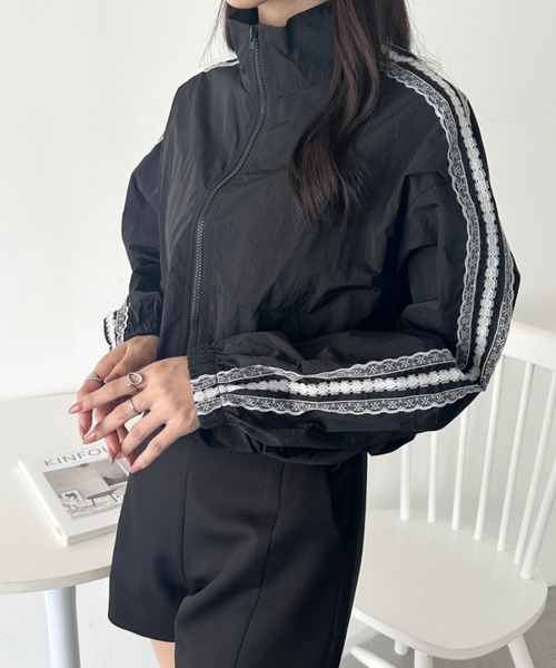 wears(ウェアーズ)の「レースラインナイロントラックブルゾン(ジャージ・レディース・ブラック/ネイビー/ホワイト・FREE)」の16枚目の写真