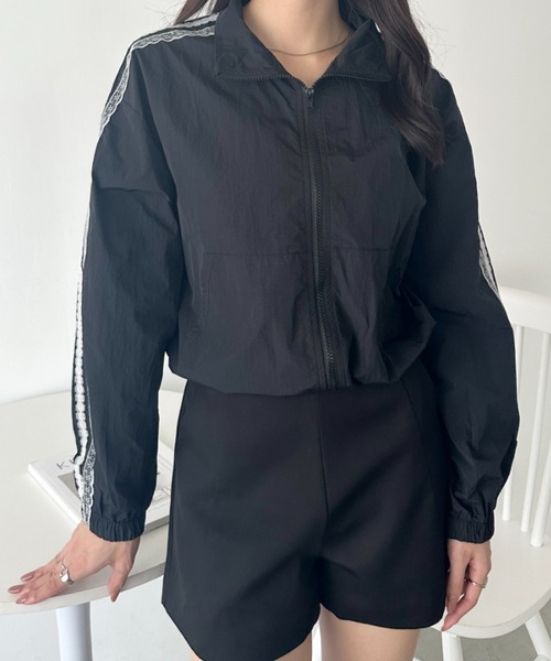 wears(ウェアーズ)の「レースラインナイロントラックブルゾン(ジャージ・レディース・ブラック/ネイビー/ホワイト・FREE)」の17枚目の写真