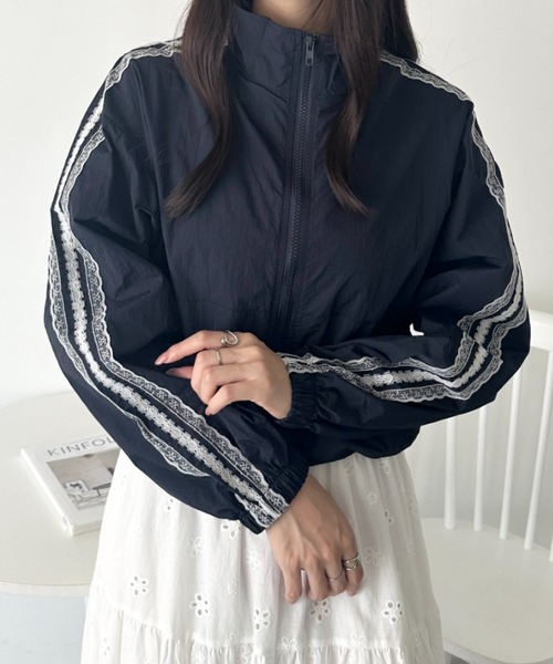 wears(ウェアーズ)の「レースラインナイロントラックブルゾン(ジャージ・レディース・ブラック/ネイビー/ホワイト・FREE)」の20枚目の写真