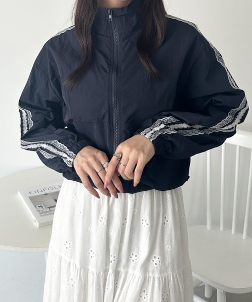 wears(ウェアーズ)の「レースラインナイロントラックブルゾン(ジャージ・レディース・ブラック/ネイビー/ホワイト・FREE)」の21枚目の写真