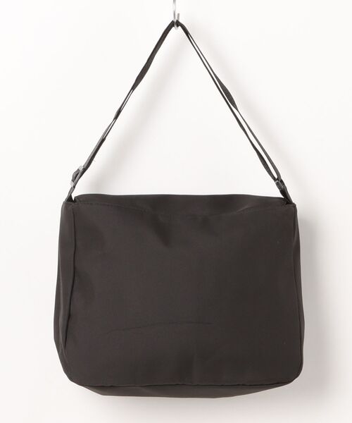 TONE SELECT GOODS（トーンセレクトグッズ）の「urbanfemine./シンプルショルバーバッグ U7521（ショルダーバッグ・レディース・ブラック/ダークブラウン・FREE）」の5枚目の写真