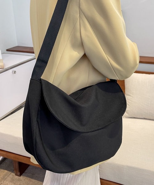 TONE SELECT GOODS（トーンセレクトグッズ）の「urbanfemine./シンプルショルバーバッグ U7521（ショルダーバッグ・レディース・ブラック/ダークブラウン・FREE）」の4枚目の写真