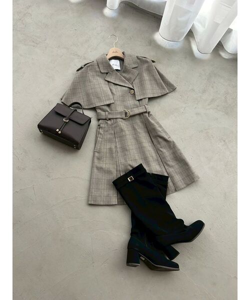 dazzlin（ダズリン）の「ベルトラウンドロングブーツ（ブーツ・レディース・アイボリー/ブラック/ブラウン・MEDIUM/LARGE）」の11枚目の写真