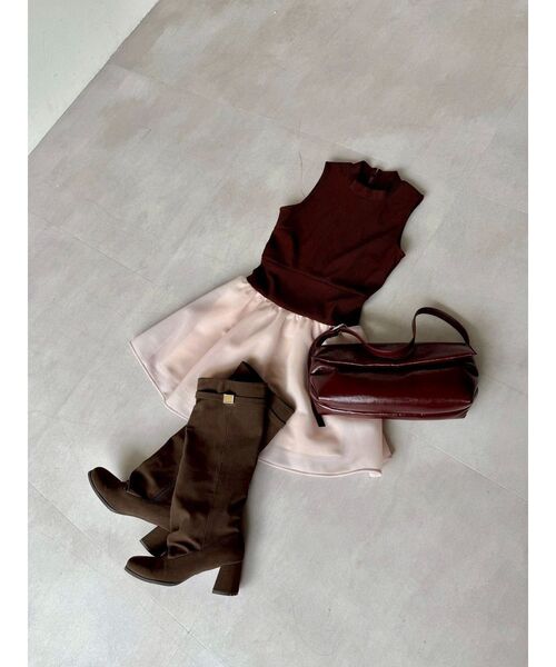 dazzlin（ダズリン）の「ベルトラウンドロングブーツ（ブーツ・レディース・アイボリー/ブラック/ブラウン・MEDIUM/LARGE）」の12枚目の写真