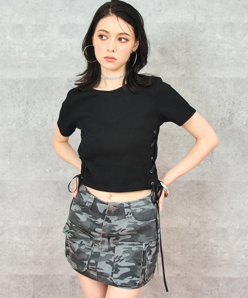 ANAP(アナップ)の「サイド レースアップ リボン リブ トップス Tシャツ(Tシャツ/カットソー・レディース・ホワイト/ブラック/グレー・FREE)」の3枚目の写真