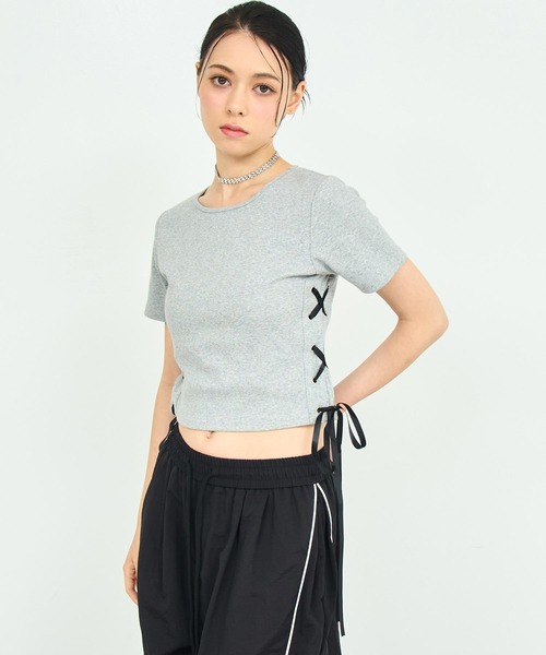 ANAP(アナップ)の「サイド レースアップ リボン リブ トップス Tシャツ(Tシャツ/カットソー・レディース・ホワイト/ブラック/グレー・FREE)」の12枚目の写真