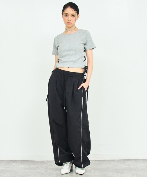 ANAP(アナップ)の「サイド レースアップ リボン リブ トップス Tシャツ(Tシャツ/カットソー・レディース・ホワイト/ブラック/グレー・FREE)」の13枚目の写真