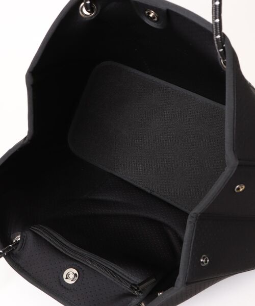 Willow Bay(ウィローベイ)の「【Willow Bay】ウィローベイ DAYDREAMER トートバッグ(トートバッグ・レディース・ブラック/ダークグレー/チャコールグレー/ブラック系その他/ライトグレー・FREE)」の6枚目の写真