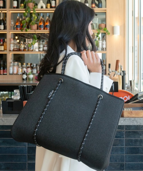 Willow Bay(ウィローベイ)の「【Willow Bay】ウィローベイ DAYDREAMER トートバッグ(トートバッグ・レディース・ブラック/ダークグレー/チャコールグレー/ブラック系その他/ライトグレー・FREE)」の2枚目の写真