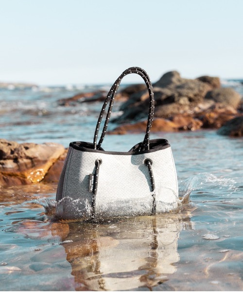 Willow Bay(ウィローベイ)の「【Willow Bay】ウィローベイ DAYDREAMER トートバッグ(トートバッグ・レディース・ブラック/ダークグレー/チャコールグレー/ブラック系その他/ライトグレー・FREE)」の4枚目の写真