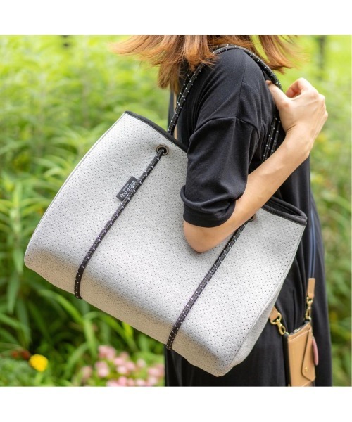 Willow Bay(ウィローベイ)の「【Willow Bay】ウィローベイ DAYDREAMER トートバッグ(トートバッグ・レディース・ブラック/ダークグレー/チャコールグレー/ブラック系その他/ライトグレー・FREE)」の18枚目の写真