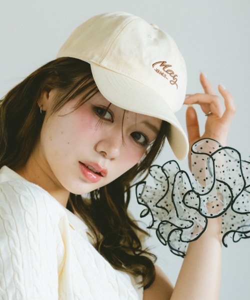 VANNIE U(ヴァニーユー)の「バイカラーロゴ刺繍キャップ(キャップ・レディース・アイボリー/ブラック/ブラウン・FREE)」の2枚目の写真