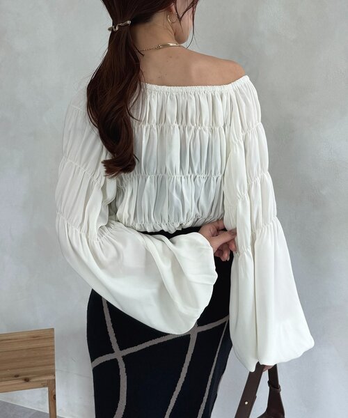 Thevon（ゼボン）の「ボリュームスリーブシャーリングワンショルブラウス（シャツ/ブラウス・レディース・グリーン/アイボリー/ブラック・FREE）」の7枚目の写真