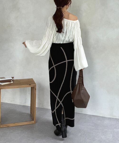 Thevon（ゼボン）の「ボリュームスリーブシャーリングワンショルブラウス（シャツ/ブラウス・レディース・グリーン/アイボリー/ブラック・FREE）」の11枚目の写真