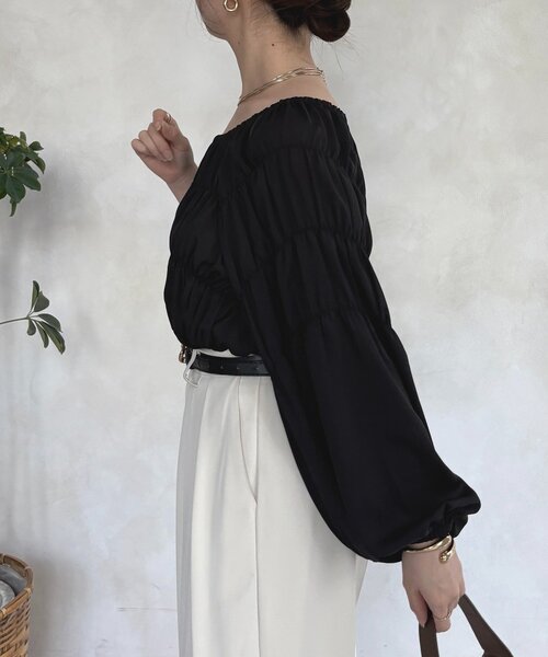 Thevon（ゼボン）の「ボリュームスリーブシャーリングワンショルブラウス（シャツ/ブラウス・レディース・グリーン/アイボリー/ブラック・FREE）」の14枚目の写真