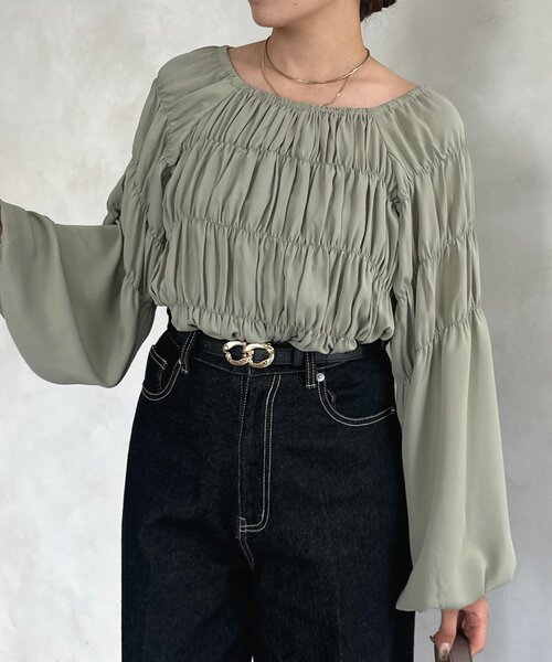 Thevon（ゼボン）の「ボリュームスリーブシャーリングワンショルブラウス（シャツ/ブラウス・レディース・グリーン/アイボリー/ブラック・FREE）」の20枚目の写真