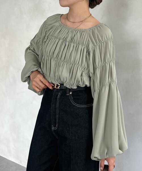 Thevon（ゼボン）の「ボリュームスリーブシャーリングワンショルブラウス（シャツ/ブラウス・レディース・グリーン/アイボリー/ブラック・FREE）」の21枚目の写真