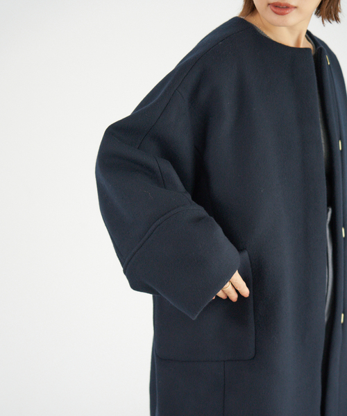 IENA（イエナ）の「Super140 フォルムコート（ノーカラーコート・レディース・ベージュ/ブラウン/ネイビー/ブルー系その他・34/36/38）」の15枚目の写真